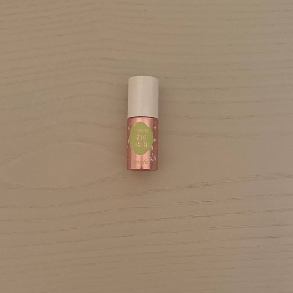 Mini Benefit Shy Beam 💗